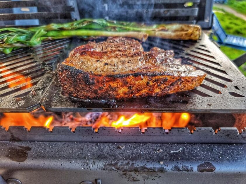 HELLRAZR YAMA Charcoal grill / Smoker barbecue HELLRAZR Chilliwack BBQ Supply