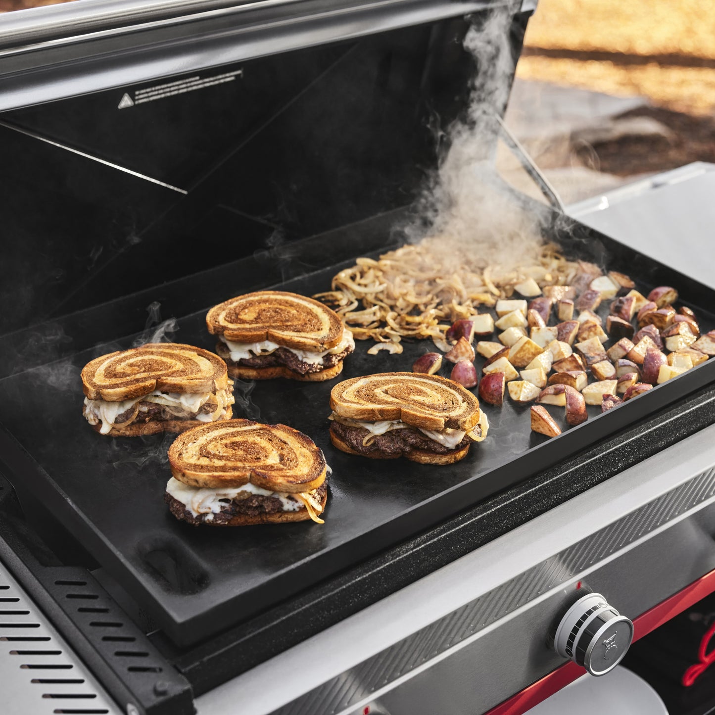 Slate™ 30" Rust-Resistant Griddle with extendable side table (Natural Gas) 3 Burners | Natural Gas